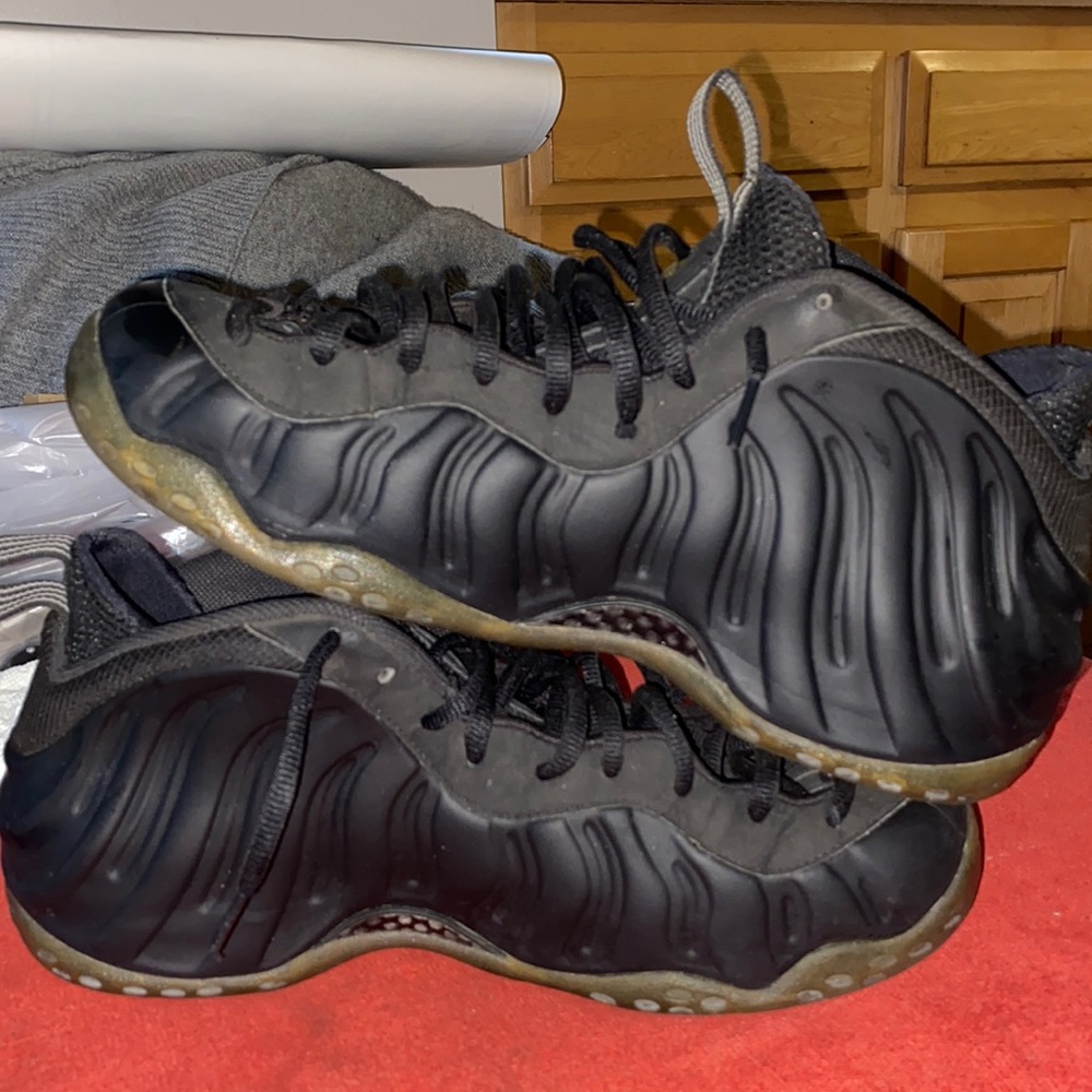 Matte black Nike Foamposites
